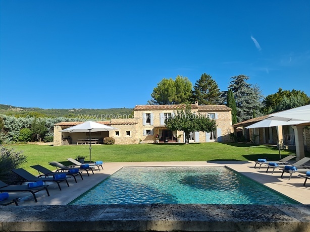 Gordes, beautiful house for rent with air conditioning, heated swimming pool